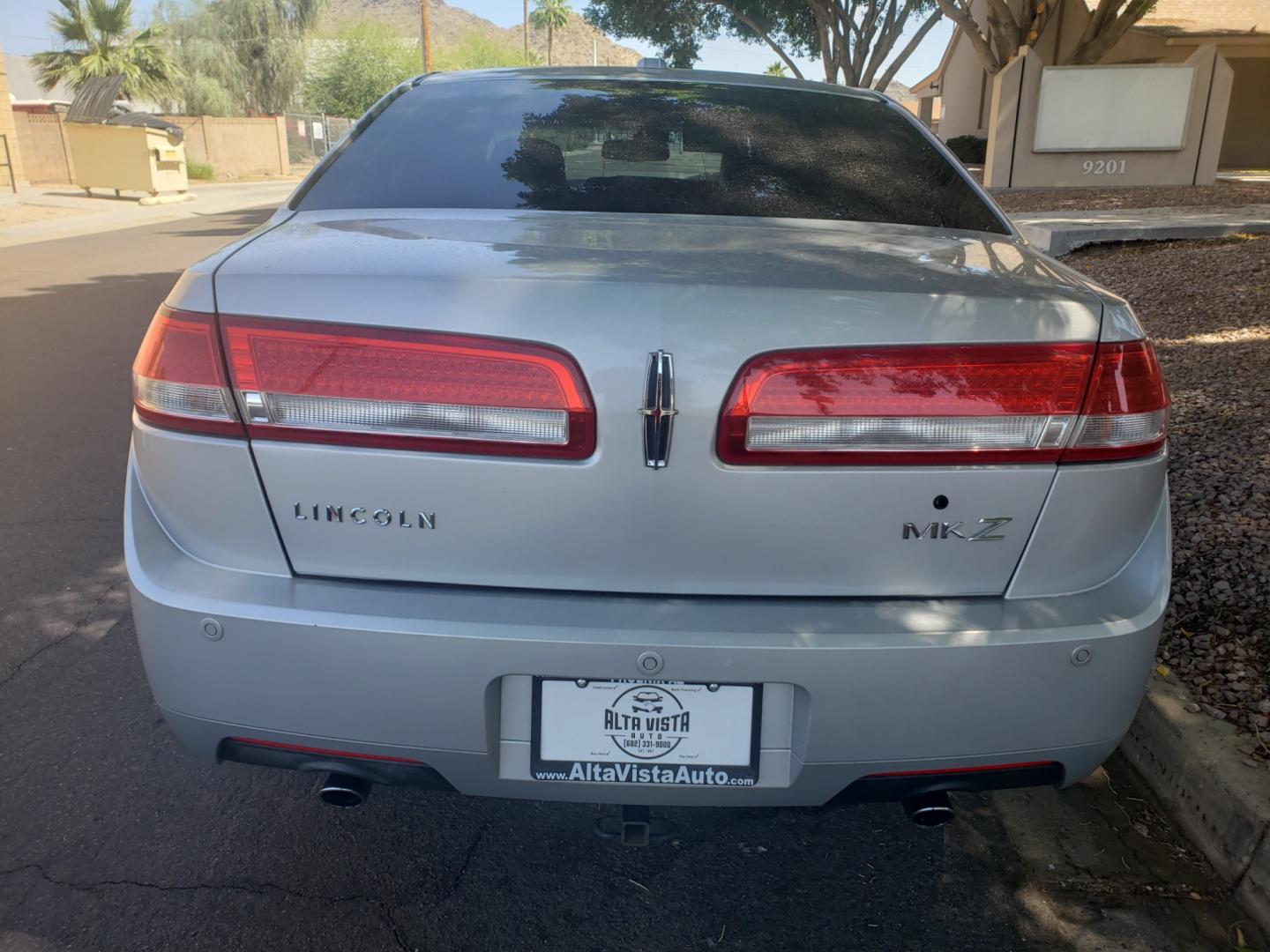 2010 /gray and black Lincoln MKZ base (3LNHL2GCXAR) with an 3.5L V6 DOHC 24V engine, 6-Speed Automatic transmission, located at 323 E Dunlap Ave., Phoenix, AZ, 85020, (602) 331-9000, 33.567677, -112.069000 - 2010 Lincoln MKZ,....... EXCELLENT condition, A Real Must See!!.... No accidents, Stereo/cd Player, Satellite compatible, Phone sync, Bluetooth, Ice cold ac, Clean Black and Gray interior with Black leather seats in near perfect condition, Gorgeous tinted sunroof, power windows, power door locks, cl - Photo#7